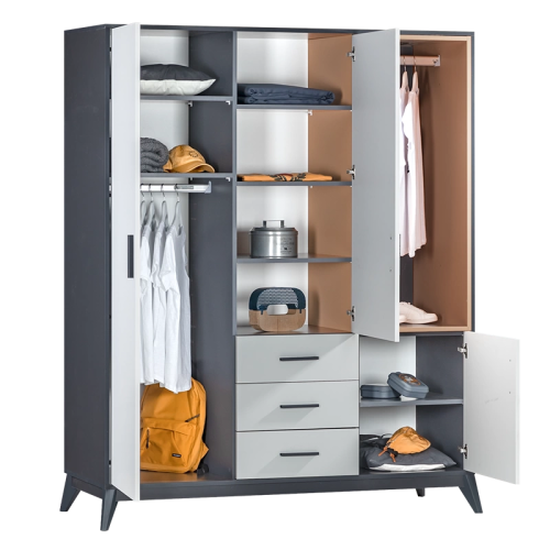 Трикрилен гардероб BREDA